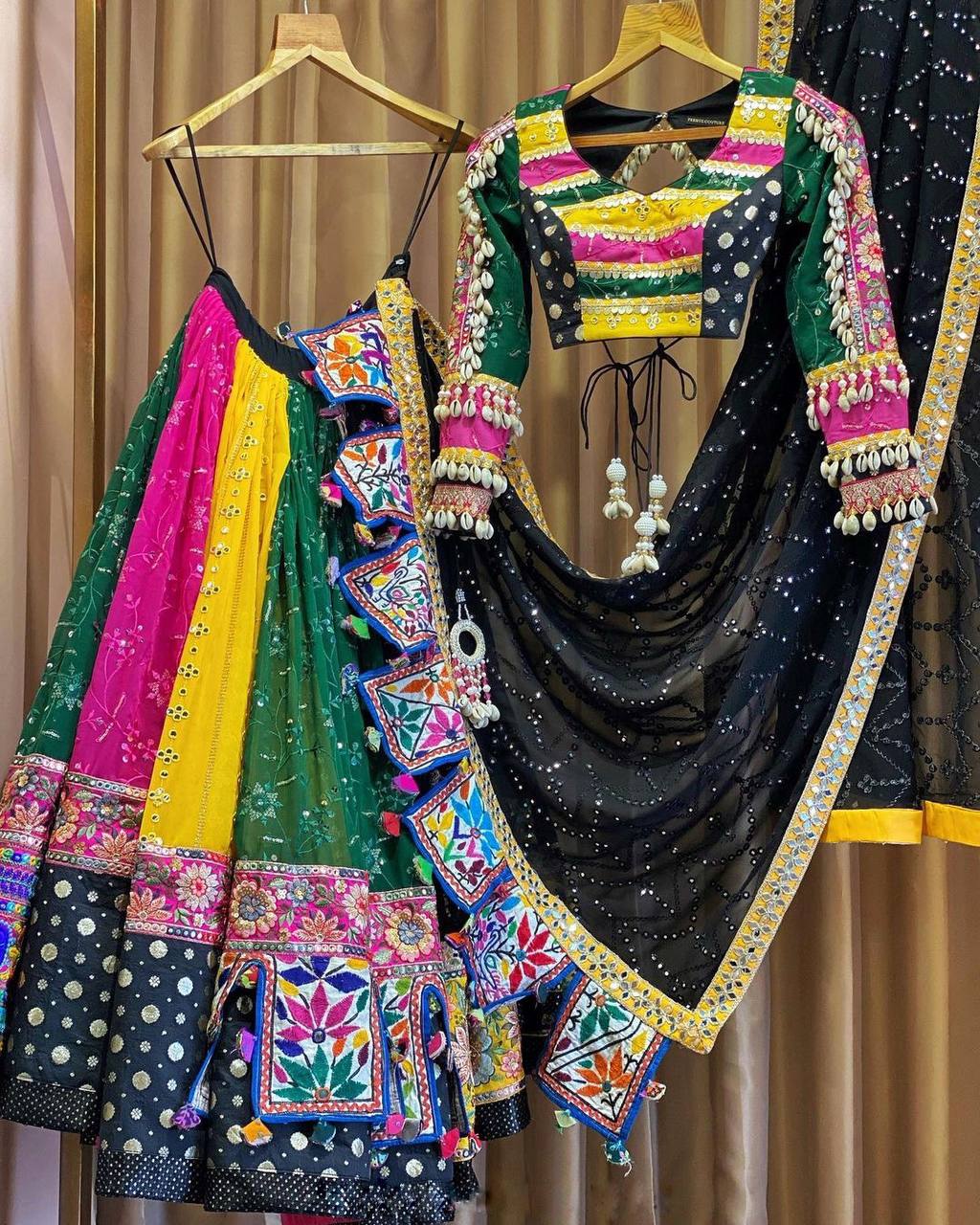 Garba Chaniya Choli Bollywood Chaniya choli Designer Navratri dress Navratri Lehenga choli Embroidered Navratri Lehnga Indian Festival Dress