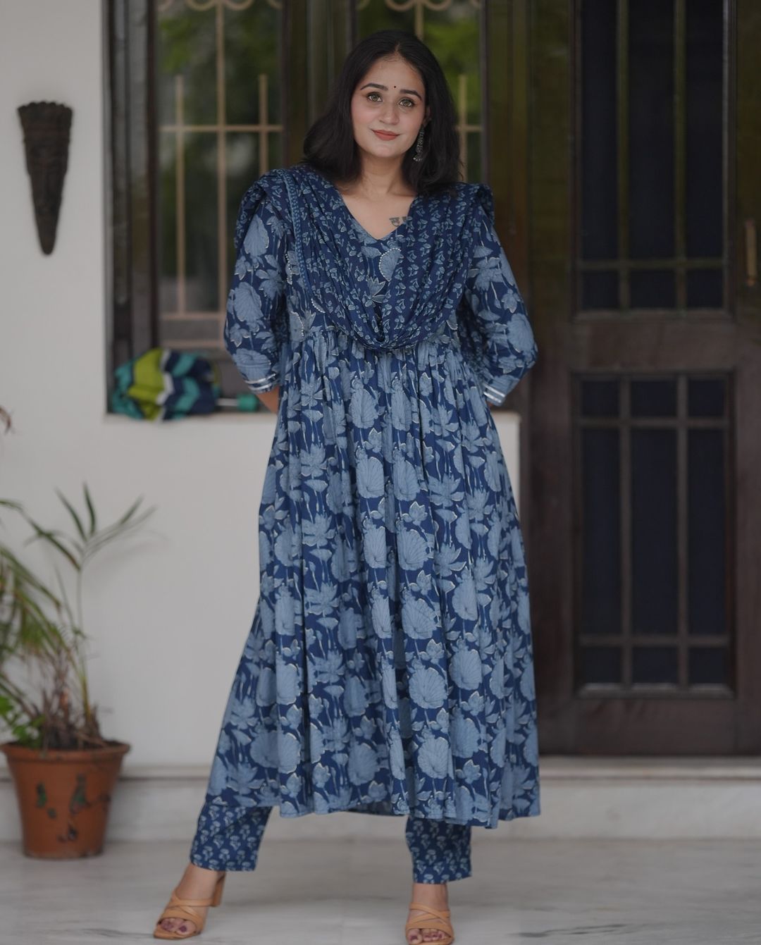 Look classy and elegant  in our  flower print cotton mystic  colour  which is perfect  for the festive season