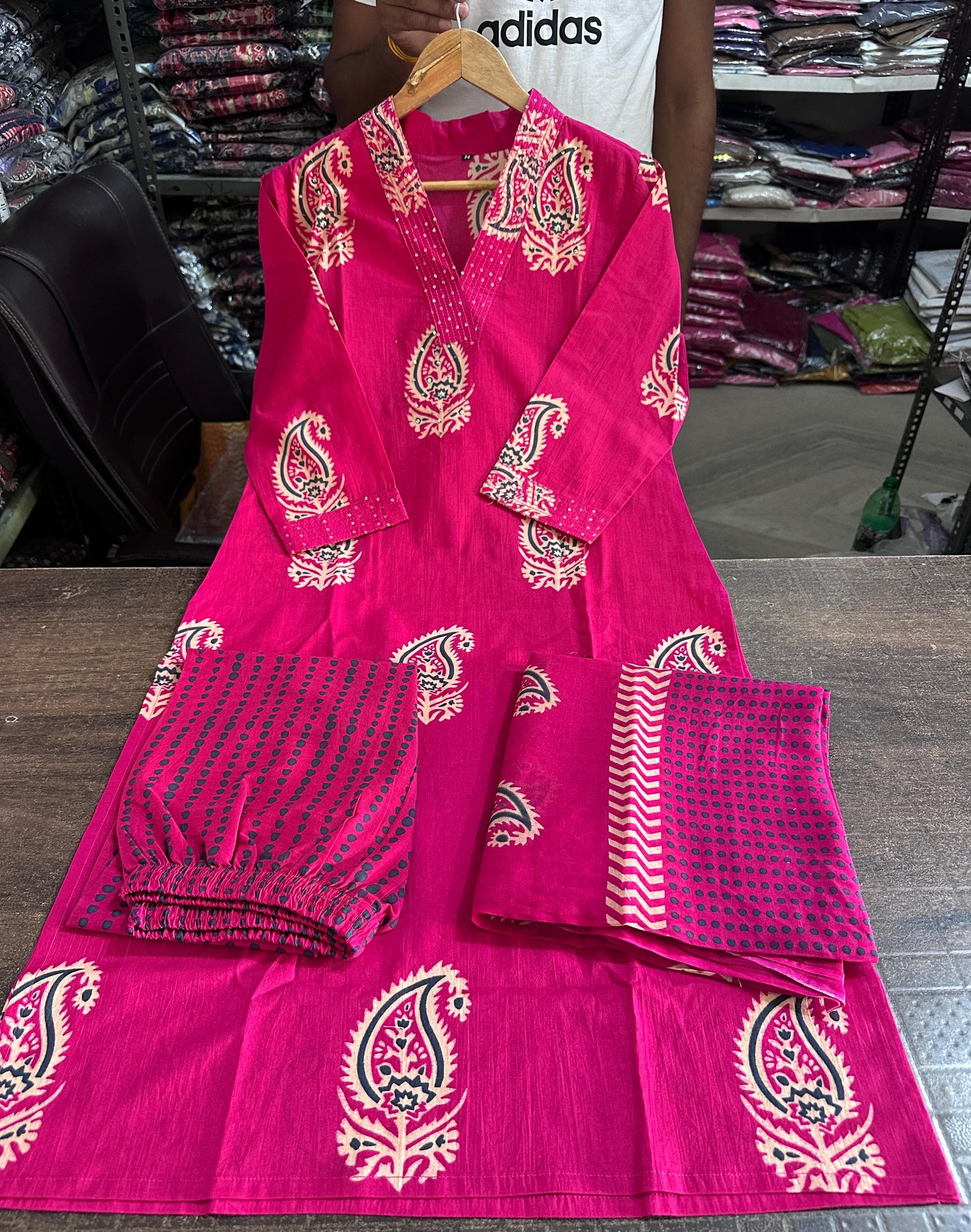 Pure fine Cotton fabric   Kurti with Pant with cotton 100-100 Dupatta🌹🌹Nack Hand work