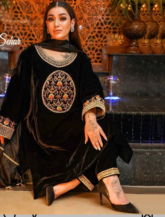 Pakistani velvet dress | Indian wedding dress | Pakistani velvet salwar kameez | Pakistani velvet suits