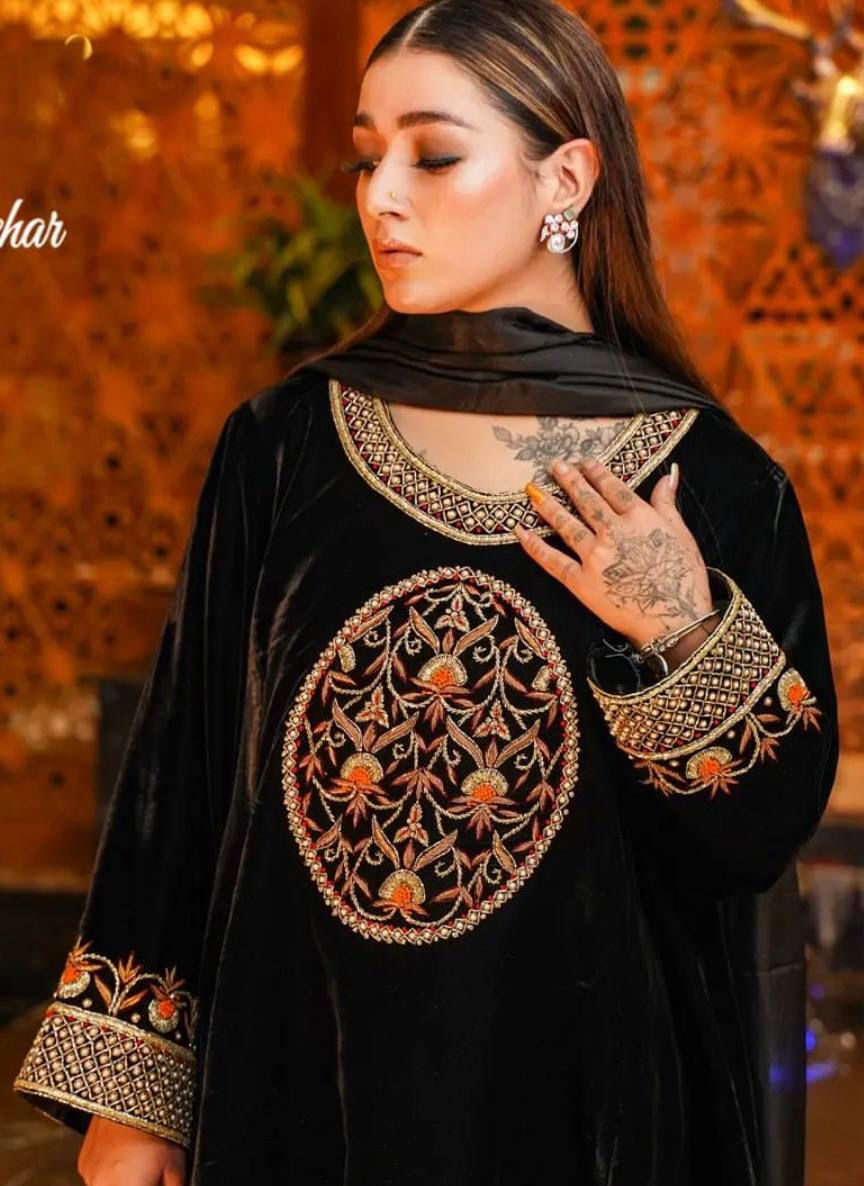 Pakistani velvet dress | Indian wedding dress | Pakistani velvet salwar kameez | Pakistani velvet suits