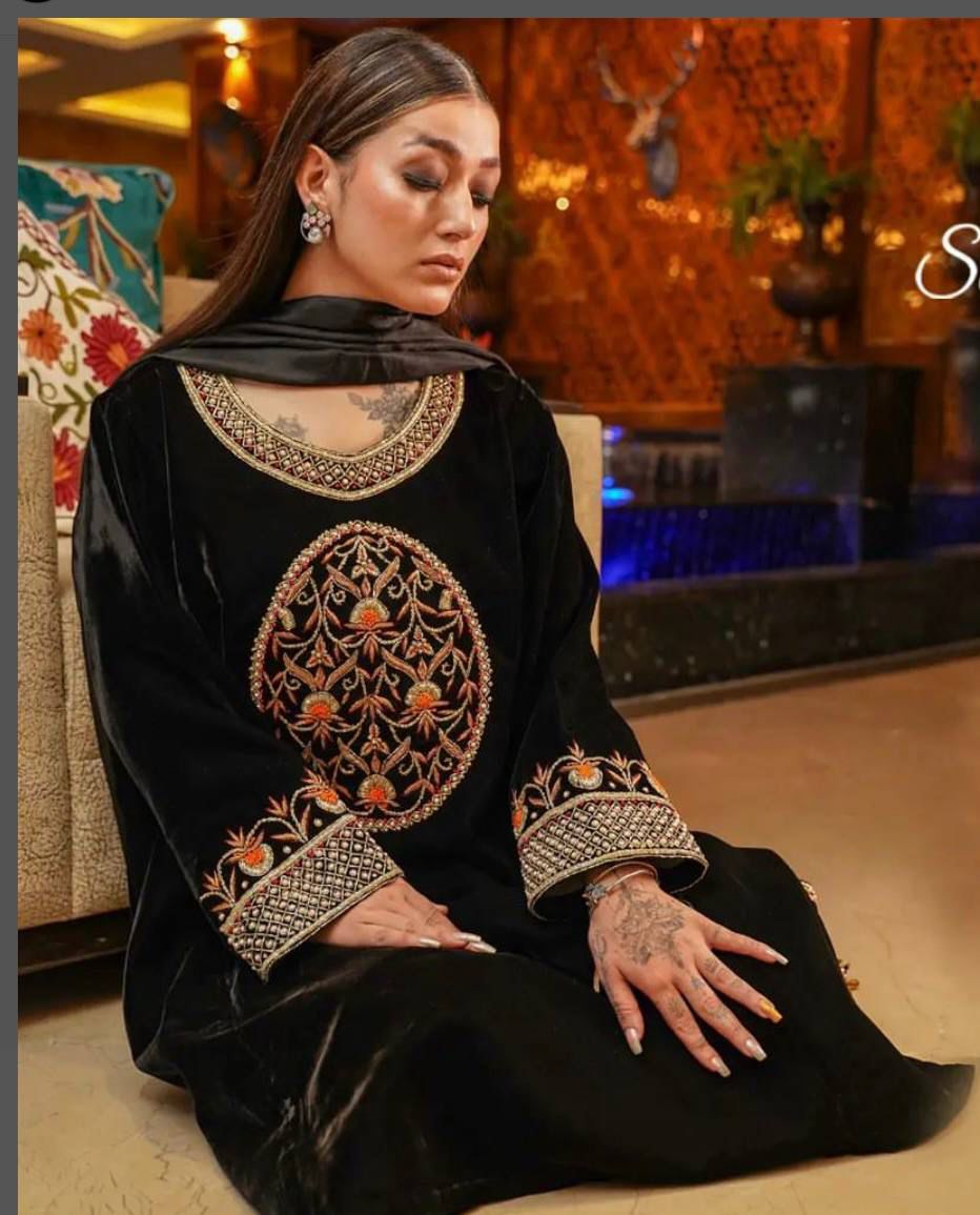 Pakistani velvet dress | Indian wedding dress | Pakistani velvet salwar kameez | Pakistani velvet suits