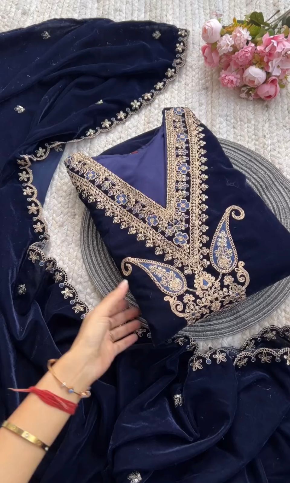 wedding wear Velvet Designer pakistani salwar kameez Embroidery Siquance Work