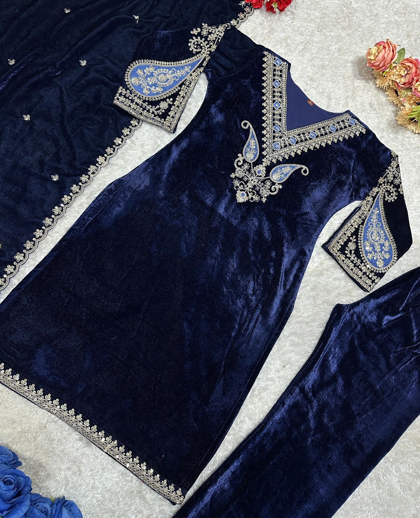 wedding wear Velvet Designer pakistani salwar kameez Embroidery Siquance Work