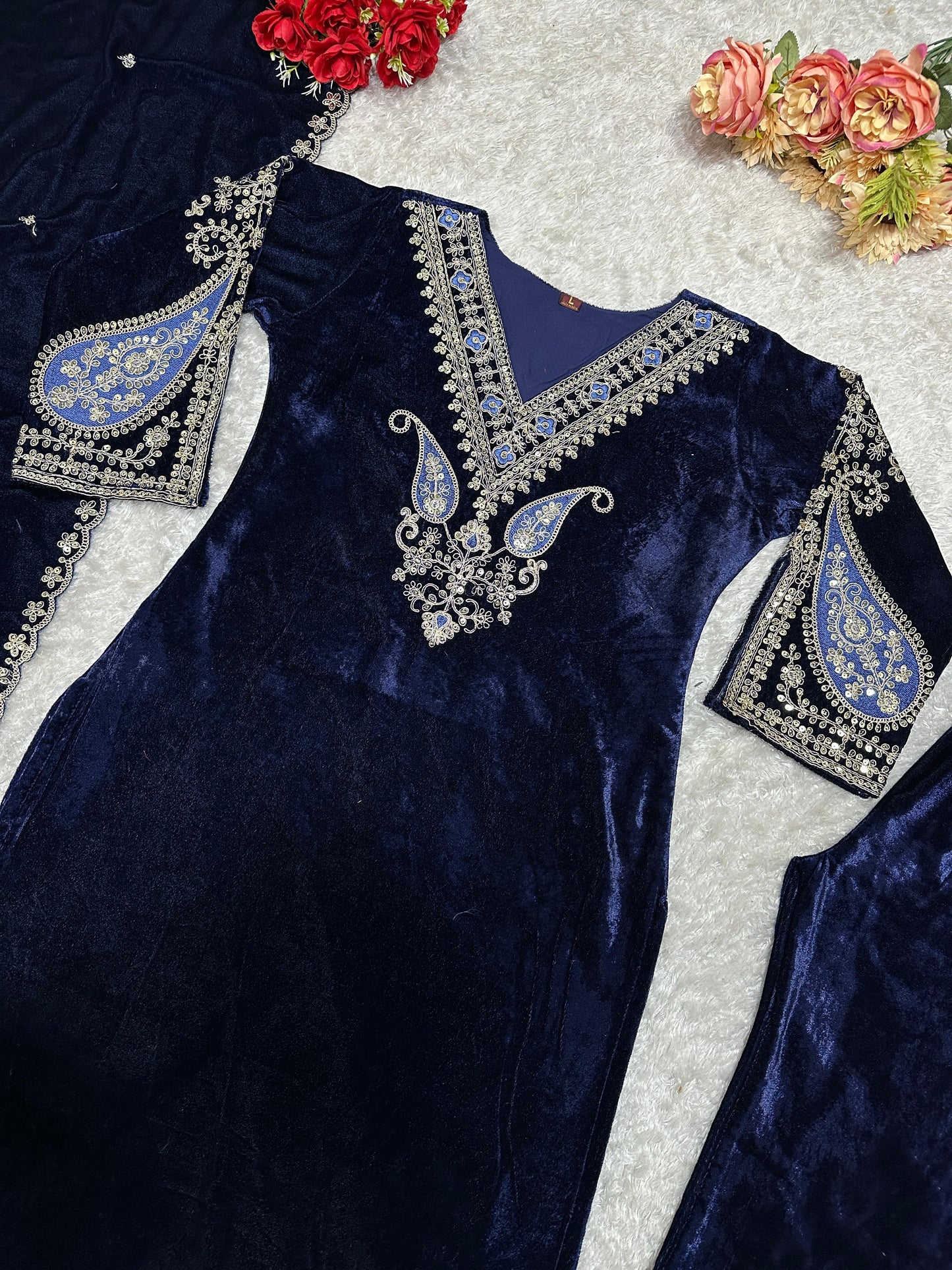 wedding wear Velvet Designer pakistani salwar kameez Embroidery Siquance Work