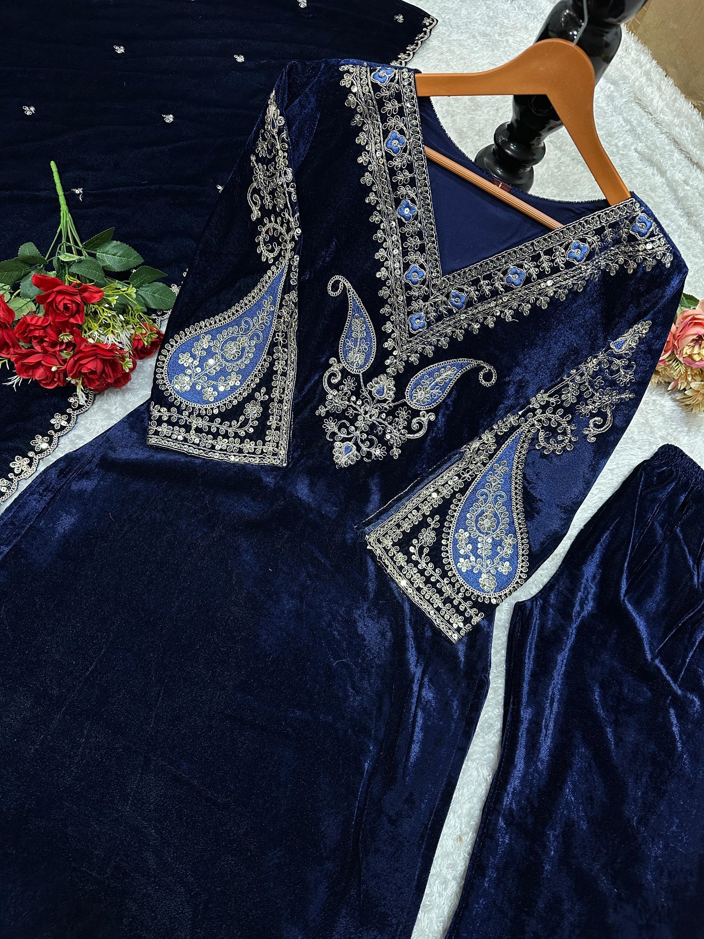 wedding wear Velvet Designer pakistani salwar kameez Embroidery Siquance Work