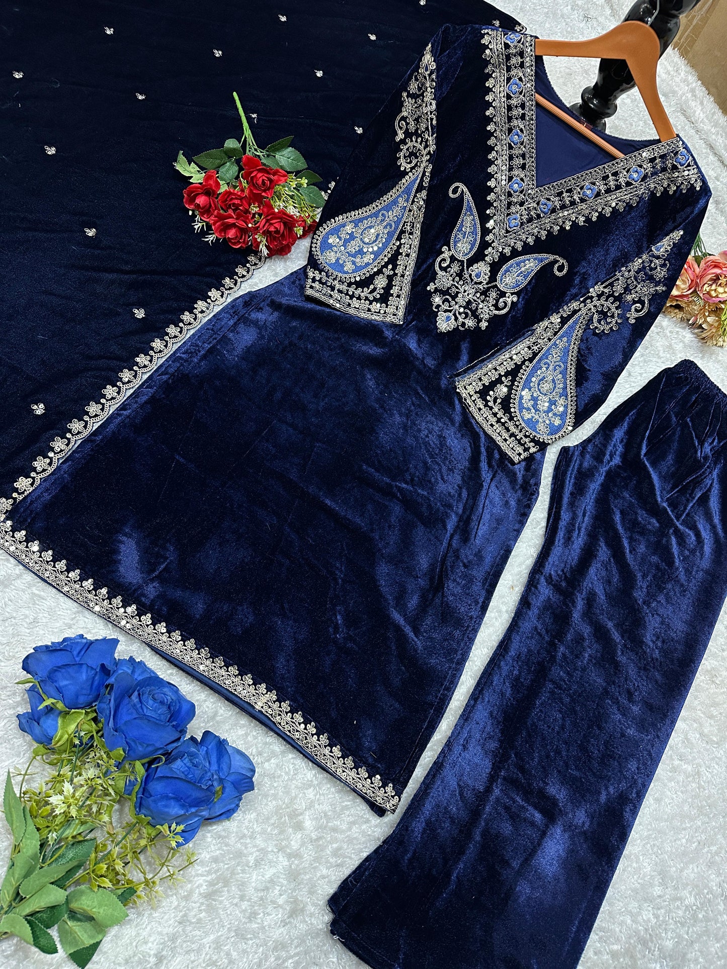 wedding wear Velvet Designer pakistani salwar kameez Embroidery Siquance Work