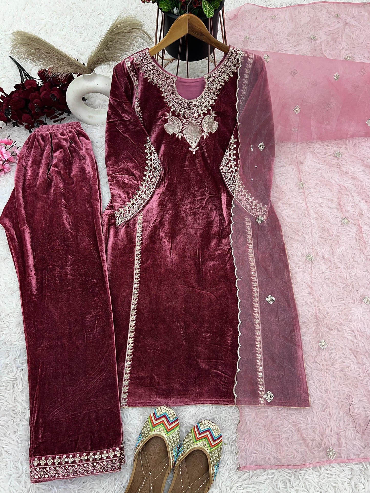 wedding wear Velvet Designer pakistani salwar kameez Embroidery Siquance Work