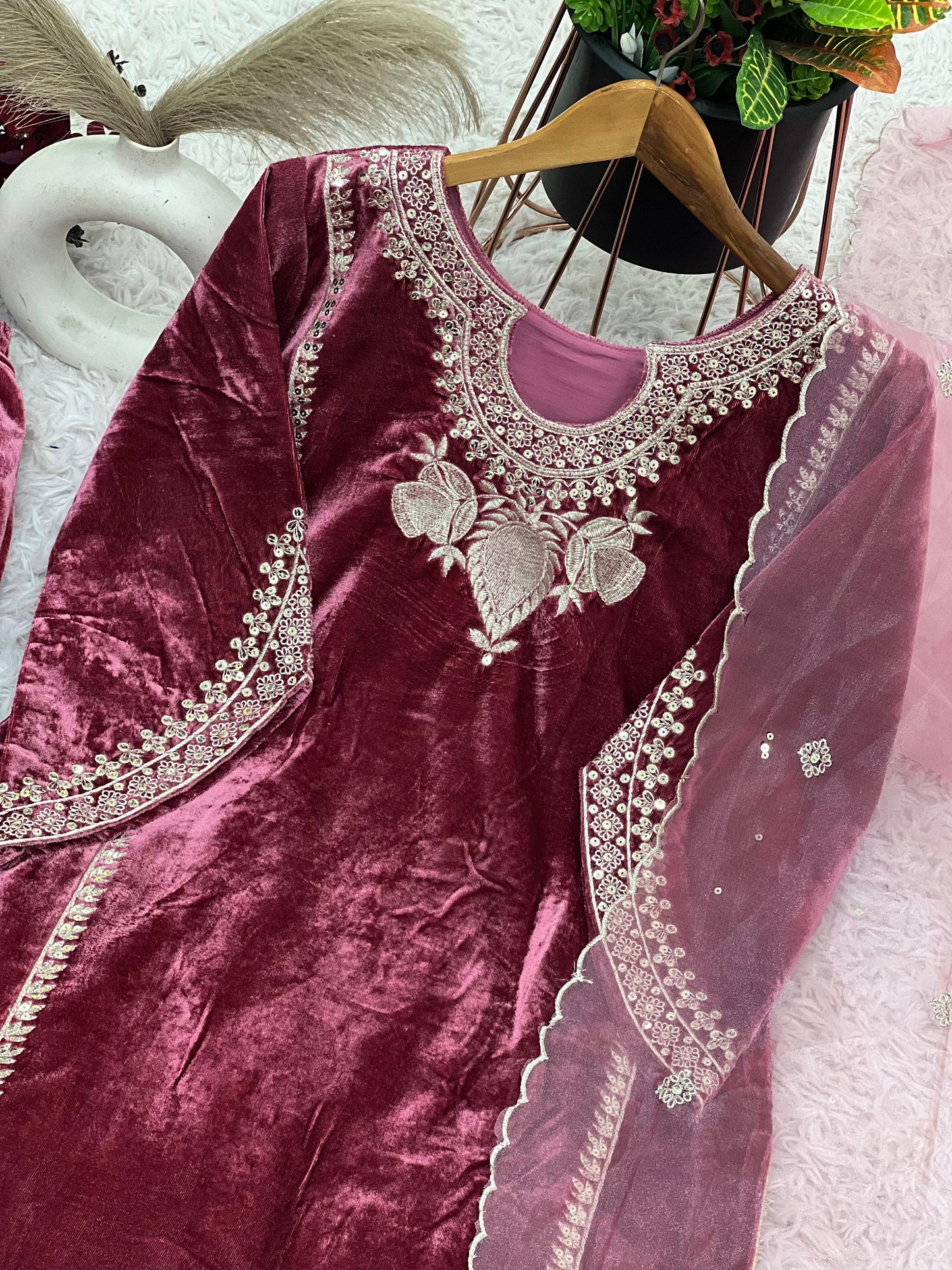 wedding wear Velvet Designer pakistani salwar kameez Embroidery Siquance Work