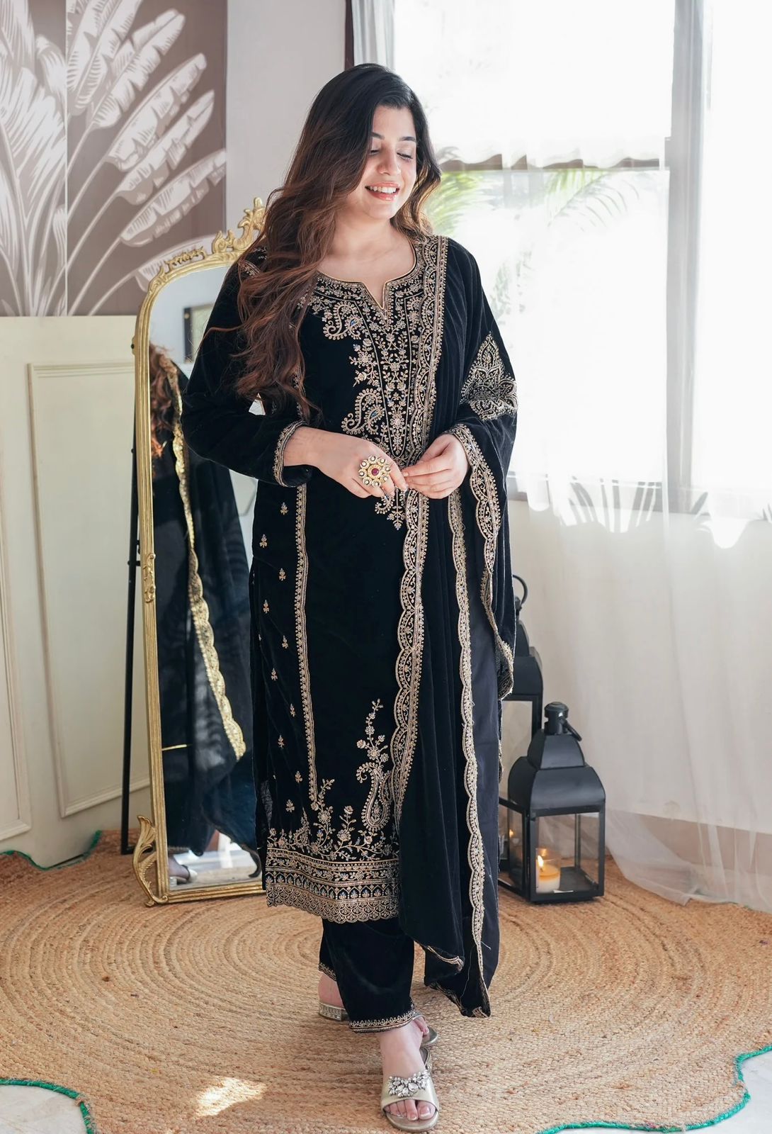 wedding wear Velvet Designer pakistani salwar kameez Embroidery Siquance Work