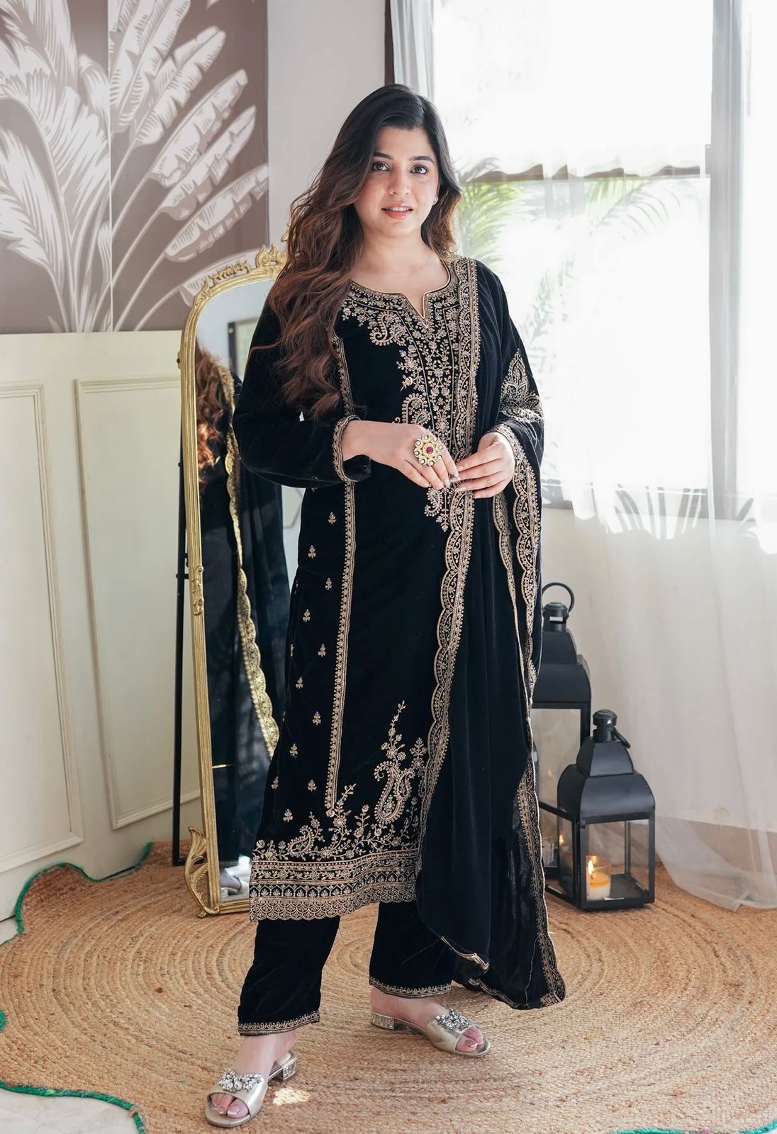 wedding wear Velvet Designer pakistani salwar kameez Embroidery Siquance Work