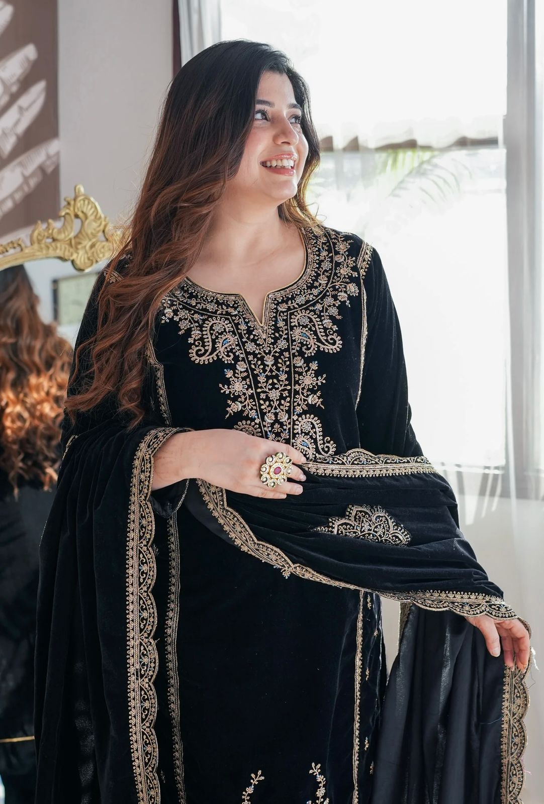 wedding wear Velvet Designer pakistani salwar kameez Embroidery Siquance Work