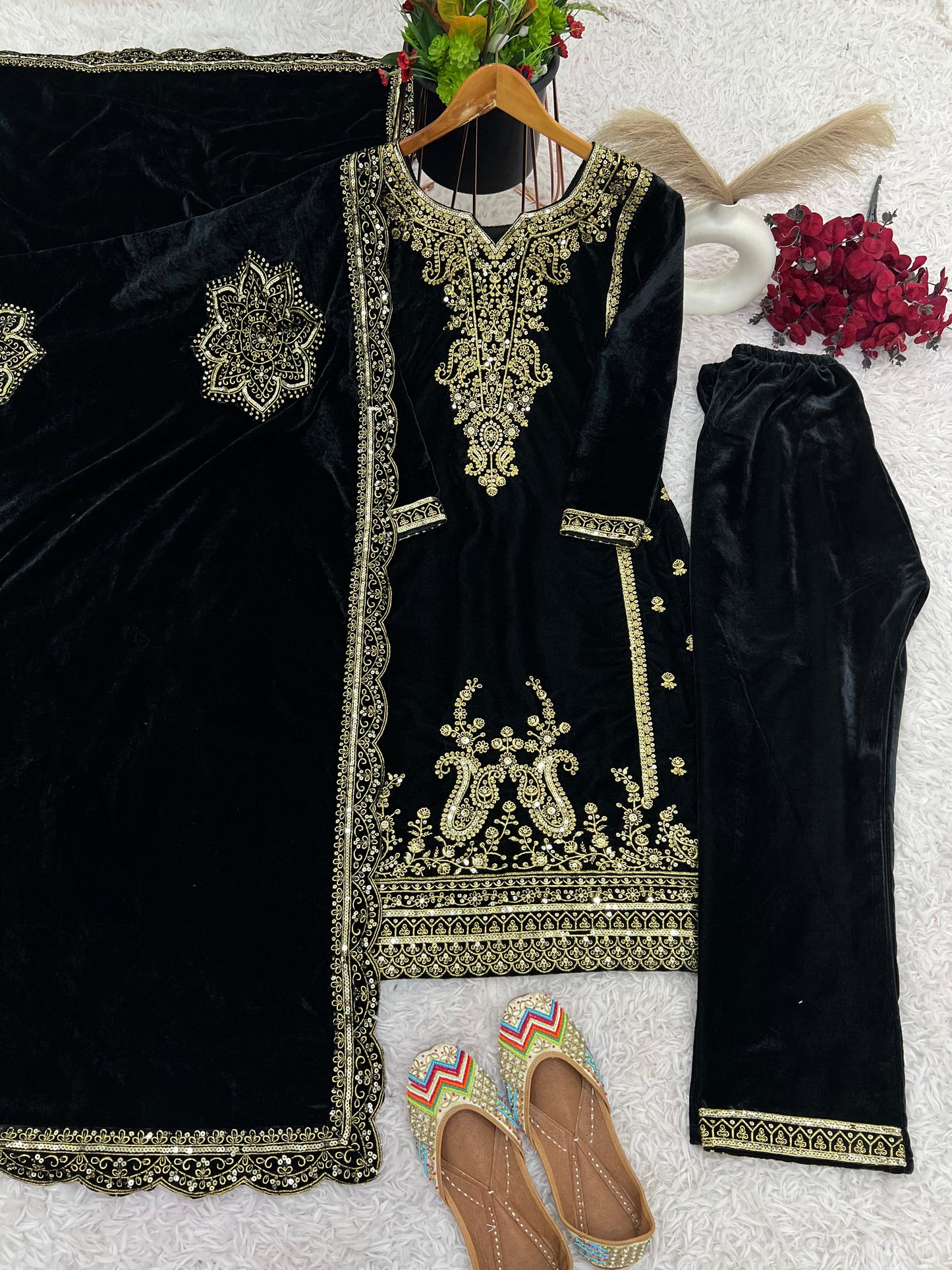 wedding wear Velvet Designer pakistani salwar kameez Embroidery Siquance Work