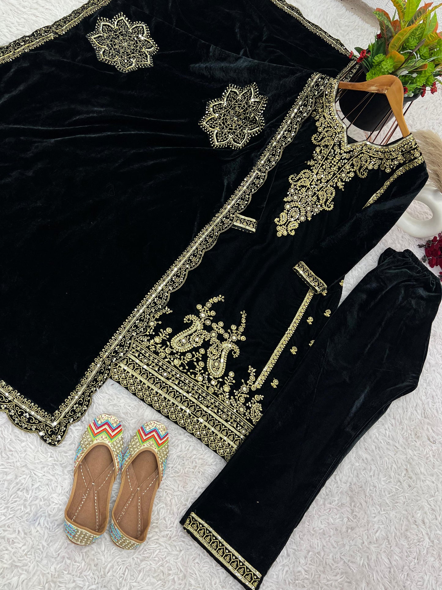 wedding wear Velvet Designer pakistani salwar kameez Embroidery Siquance Work