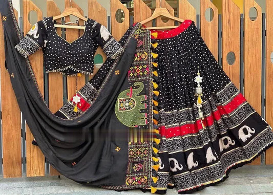 Embellished Euphoria: Ornate Navratri Black Lehenga Choli Ensembles