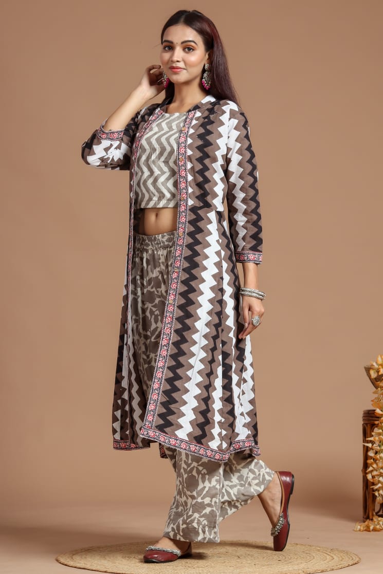 Fashion Ka Fatka - A Smart Combination Of Palazzo Suit And Long Shrug Style  Jacket Gives You A Stunning Look . Palazzo Suit Is A Perfect Party Wear  Dress. For More Detail