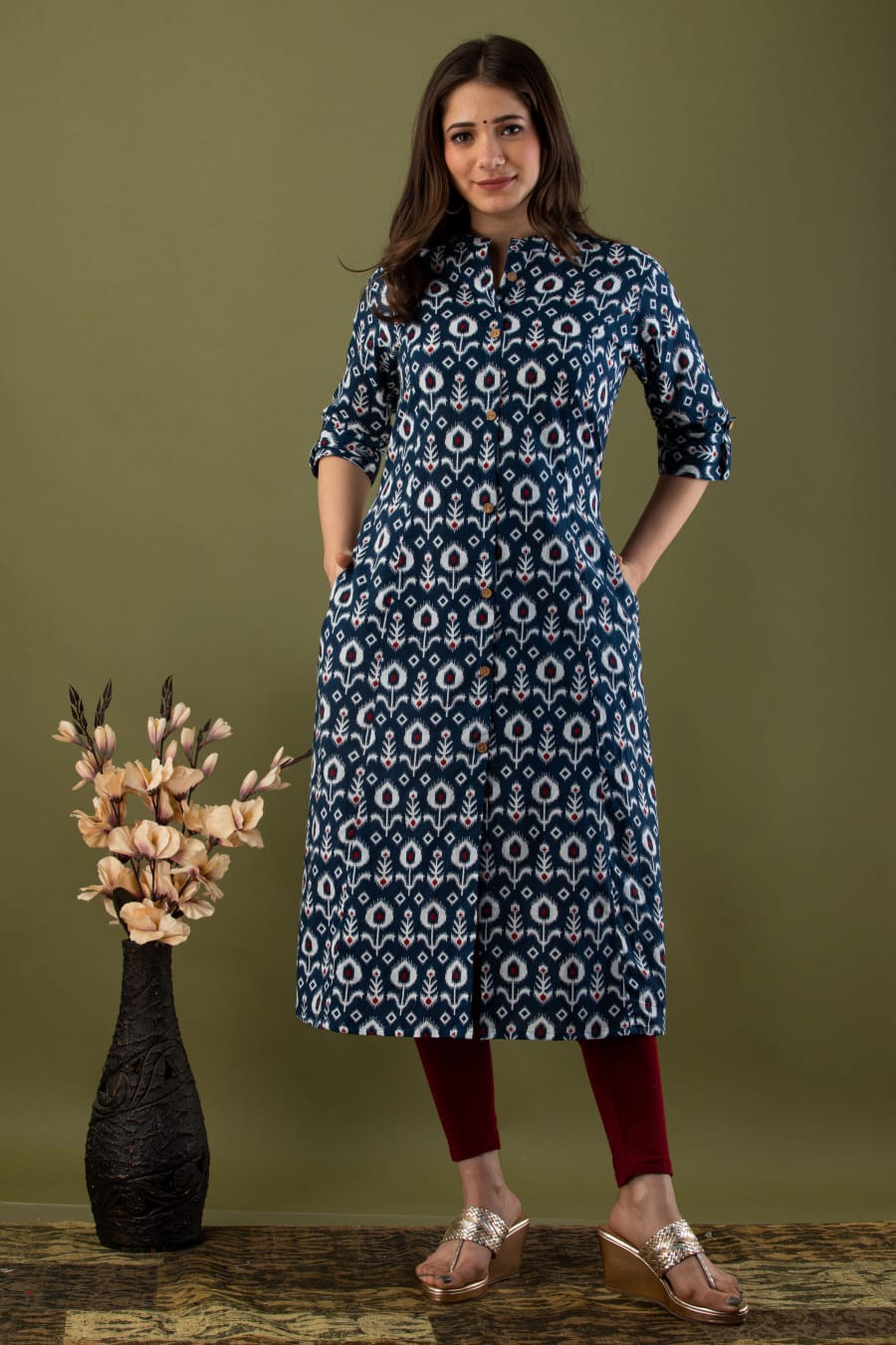 Princess cut aline kurta with both side pocket, wooden button on chest and sleeves in very fine quality cotton slub fabric Indian Kurti