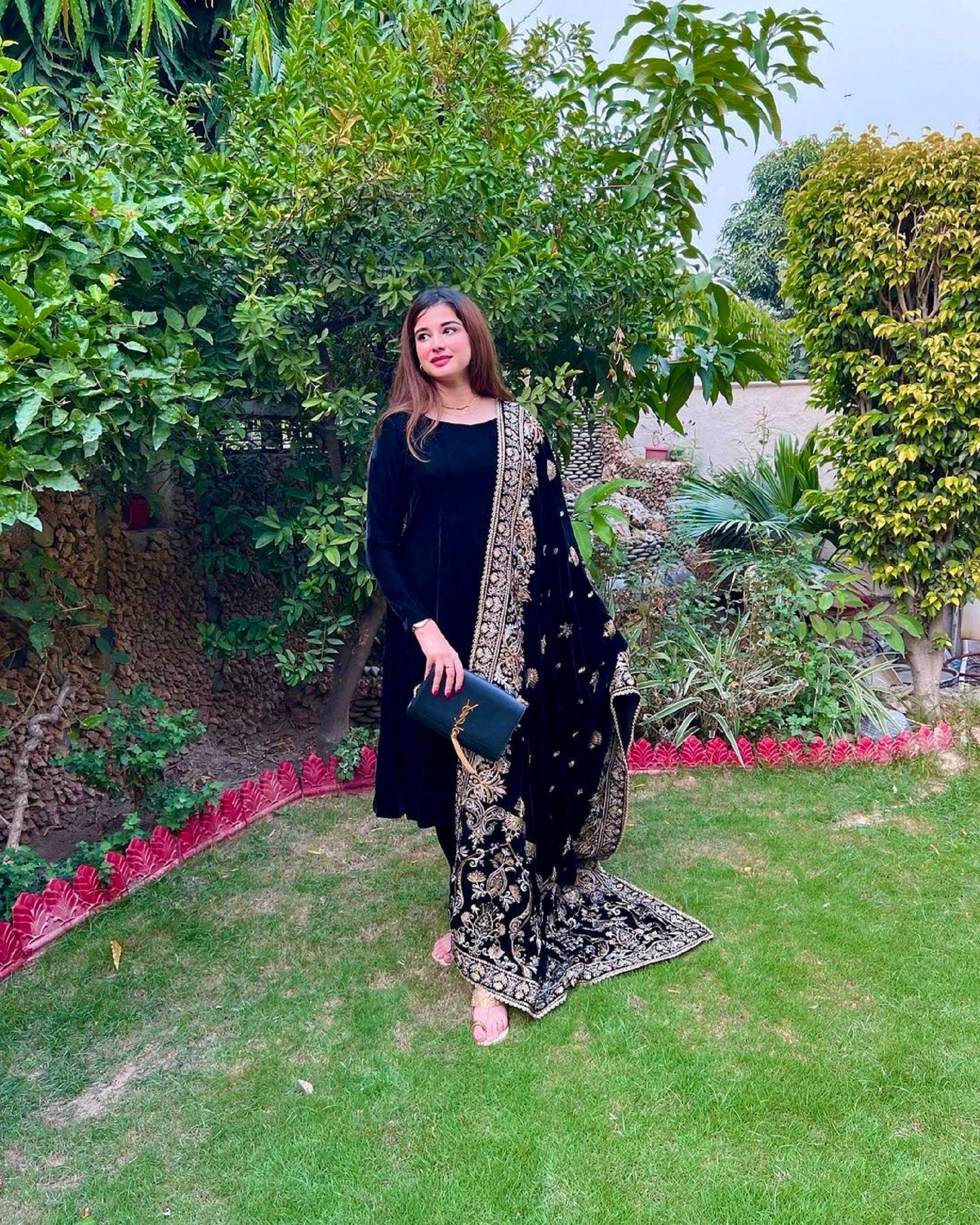 Pin by Amal Mahmoud on My Style | Velvet dress designs, Velvet dresses  outfit, Velvet pakistani dress